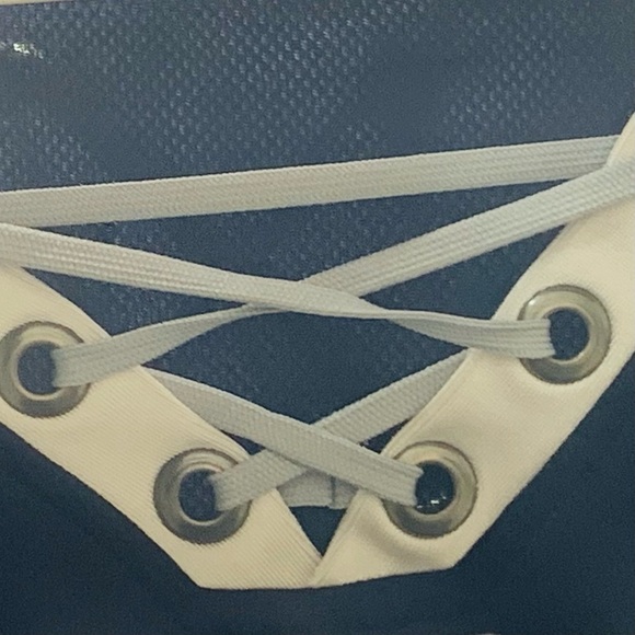 Dallas Cowboys Women’s Bling Football Tee SZ XS - Picture 5 of 5